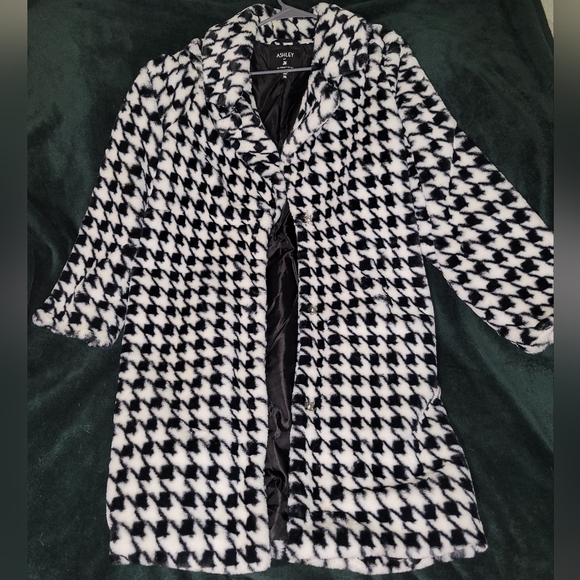 Ashley By 26 International Jackets & Blazers - Faux Fur Black and White Houndstooth Coat